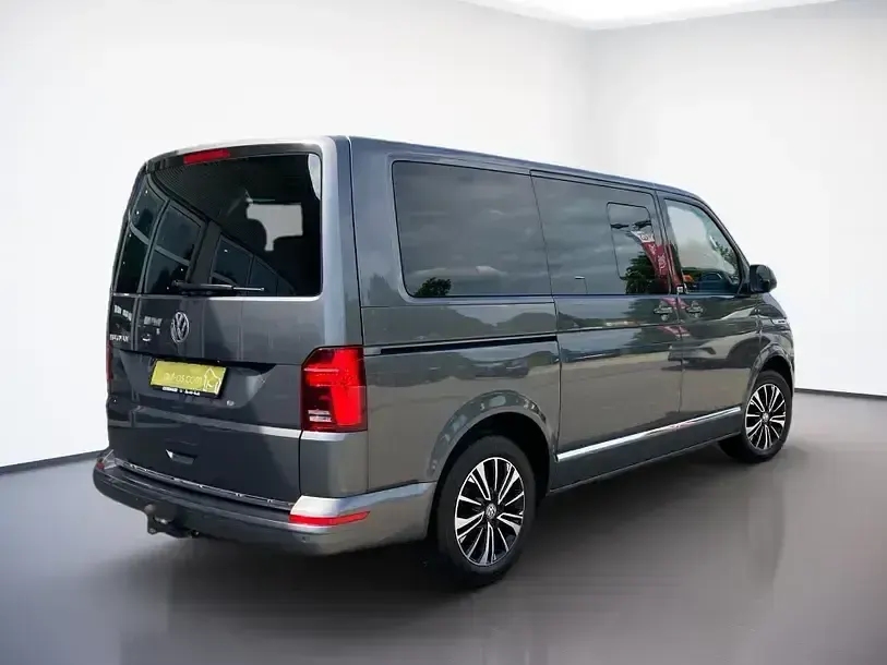 Usado VW Multivan Generation Six 199 HP (146 kW) 2021 Cinzento Monovolume