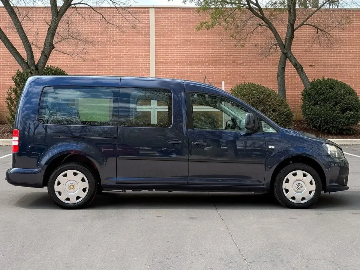 Second-hand VW Caddy Maxi Edition 102 CP (75 kW) 2012 Albastru Monovolum