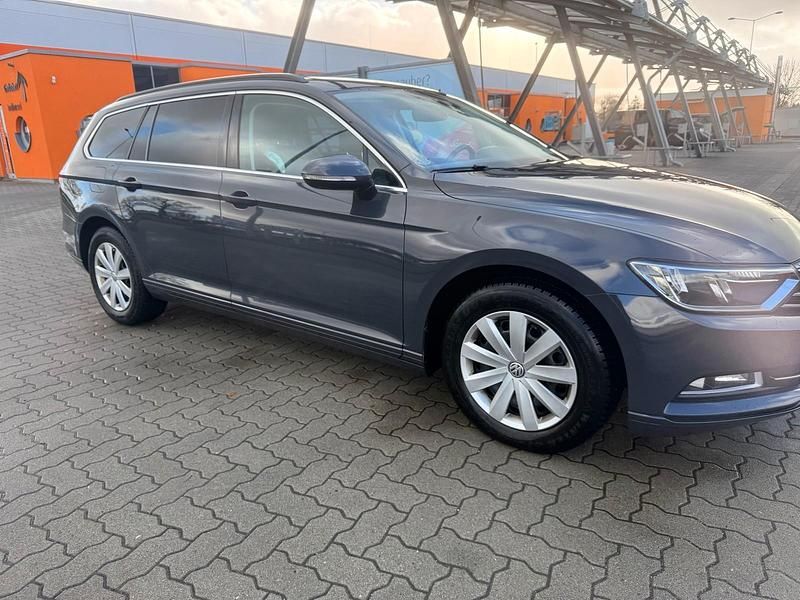Gebraucht VW Passat Comfortline 150 PS (110 kW) 2018 Grau Kombi