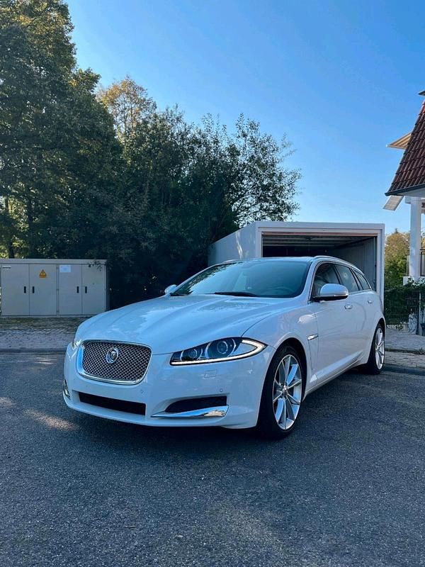 Weiß Gebraucht 2014 Jaguar XF Sportbrake S Kombi | 17.000 € (Teuer) - Bild 1/4