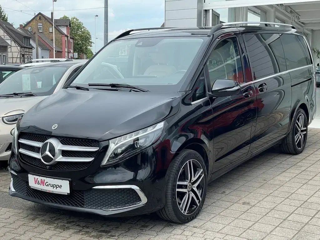 Gebraucht Mercedes V300 237 PS (174 kW) 2022 Obsidianschwarz metallic Van / Kleinbus