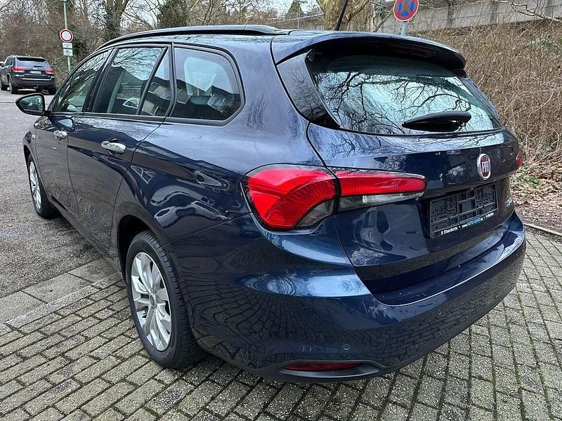 Gebraucht Fiat Tipo Lounge 110 PS (80 kW) 2017 Blau Limousine