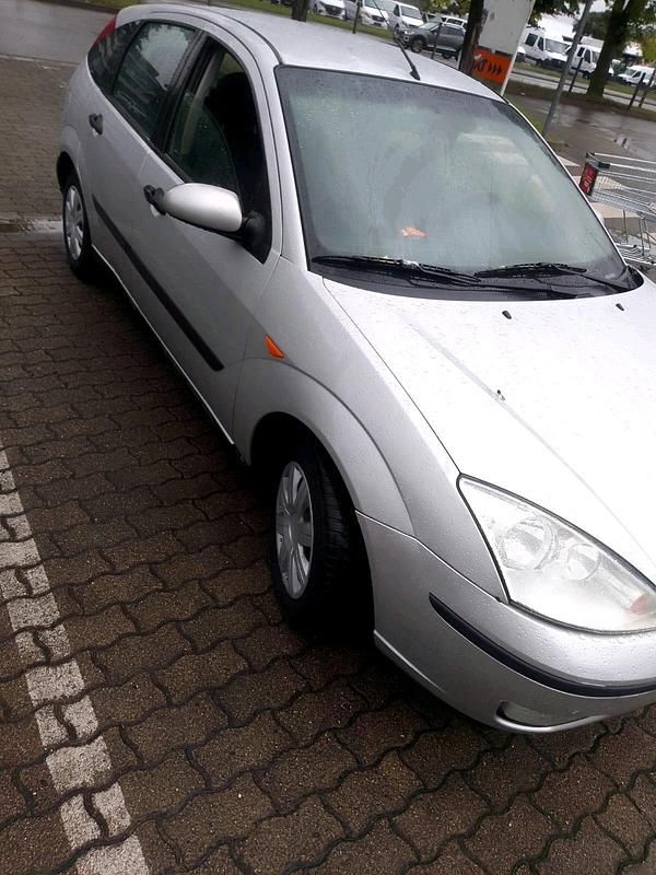 Silber Gebraucht 2004 Ford Focus Limousine | 500 € (Superpreis) - Bild 1/3