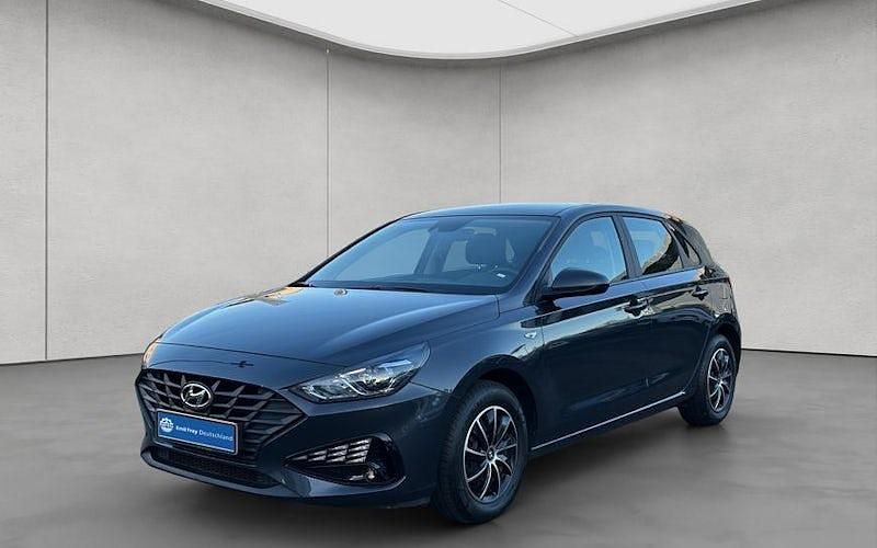 Dark knight Gebraucht 2022 Hyundai i30 Pure Limousine | 11.990 € (Superpreis) - Bild 1/4