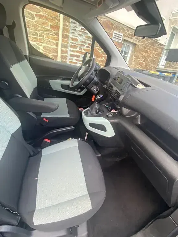 Gebraucht Citroën Berlingo Start 102 PS (75 kW) 2019 Silber Van / Kleinbus