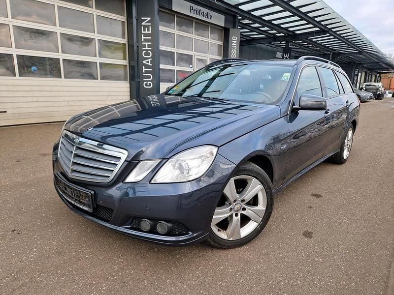 Grau Gebraucht 2010 Mercedes E300 Kombi | 7.499 € (Guter Preis) - Bild 1/4