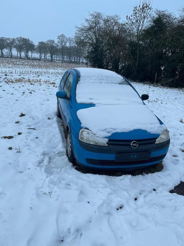 Blau Gebraucht 2001 Opel Corsa Kleinwagen | 400 € (Superpreis) - Bild 1/4