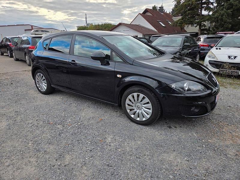 Schwarz Gebraucht 2010 Seat Leon Reference Limousine | 2.799 € (Guter Preis) - Bild 1/4