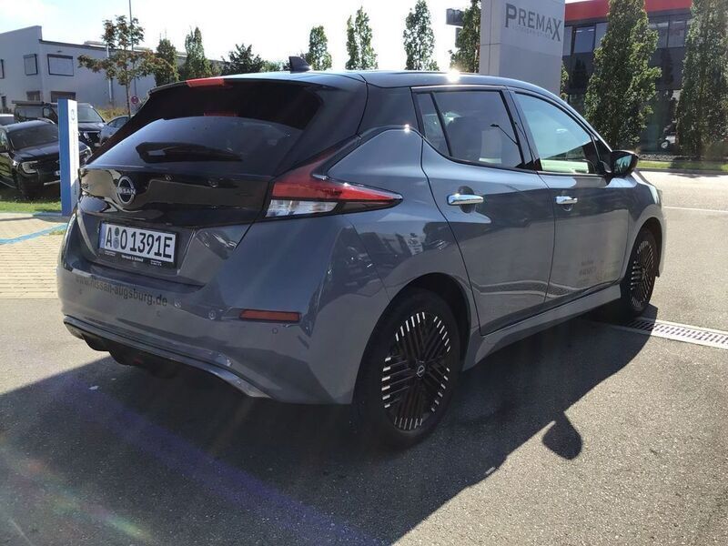 Gebraucht Nissan Leaf Tekna 160 kW (218 PS) 2023 Grau Kleinwagen