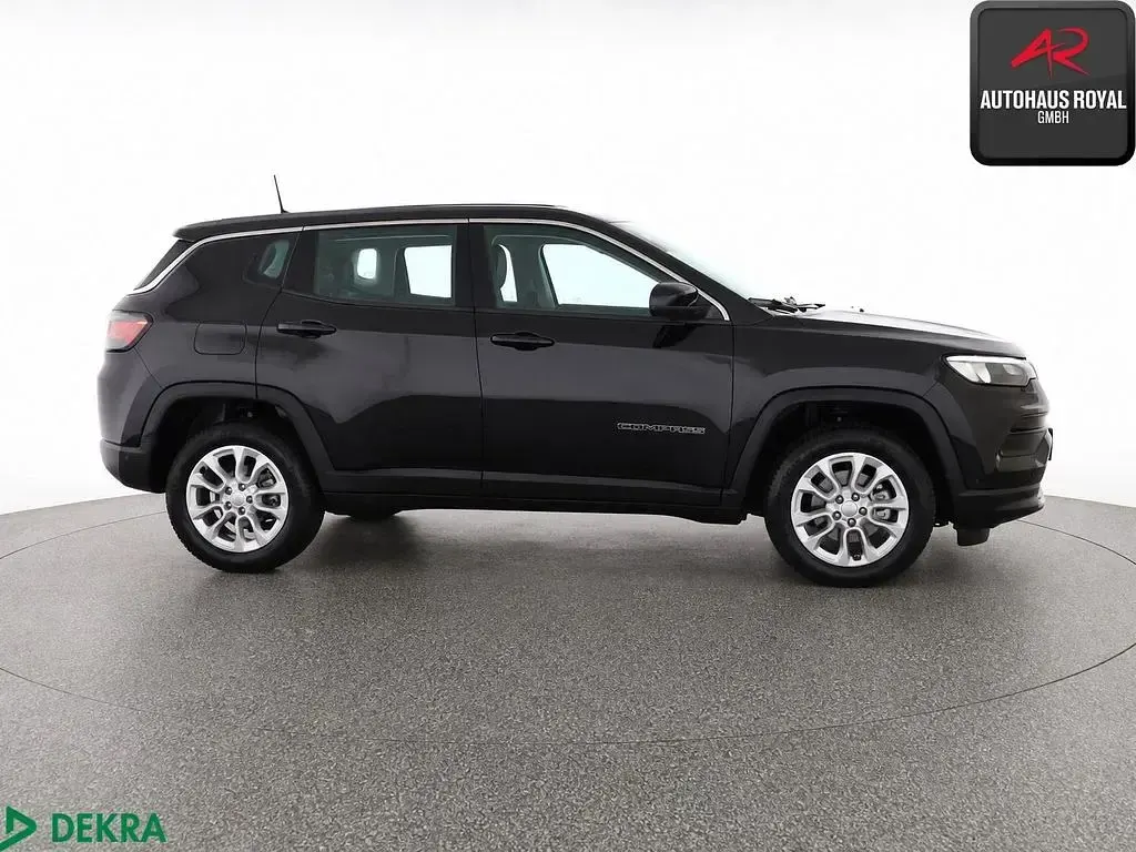 Gebraucht Jeep Compass Altitude 131 PS (96 kW) 2024 Black clear coat SUV