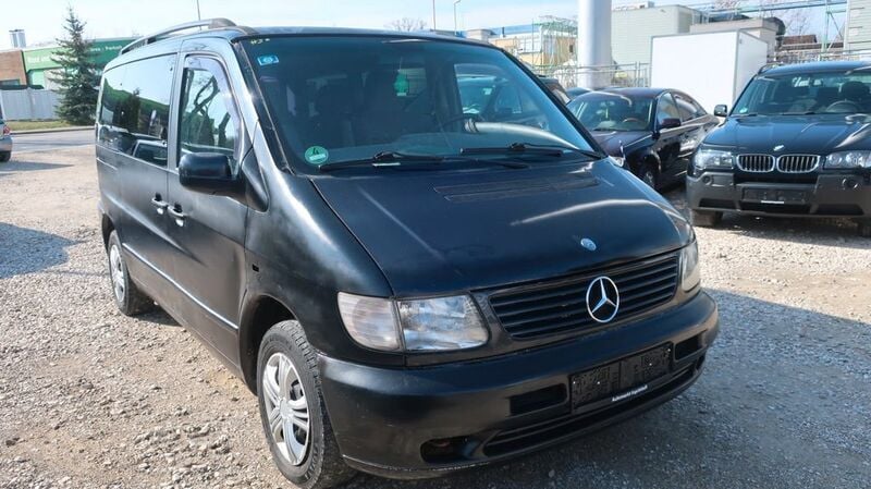 Schwarz Gebraucht 2001 Mercedes V220 Van / Kleinbus | 1.290 € (Superpreis) - Bild 1/4