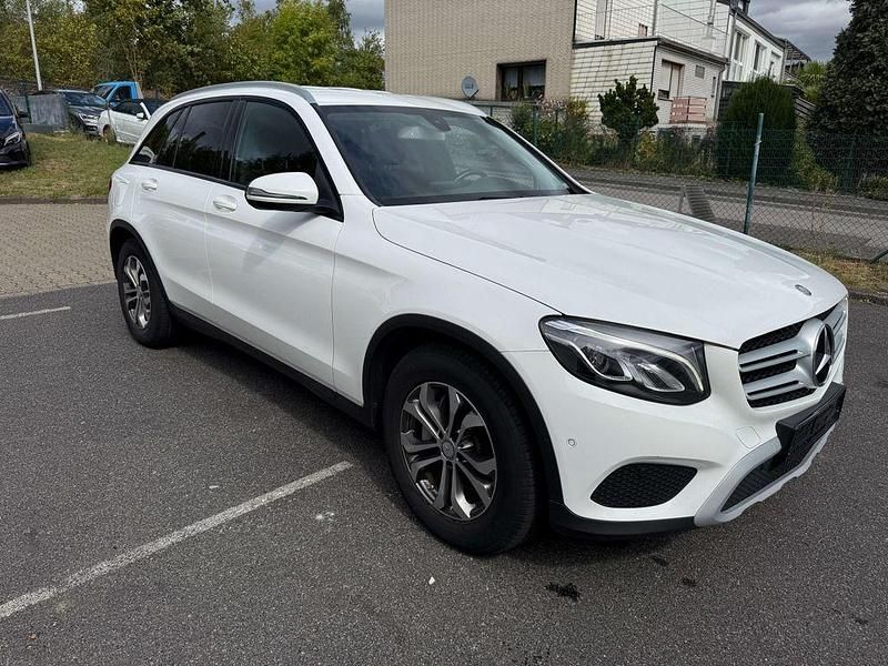 Weiß Gebraucht 2016 Mercedes GLC220 SUV | 15.999 € (Fairer Preis) - Bild 1/4