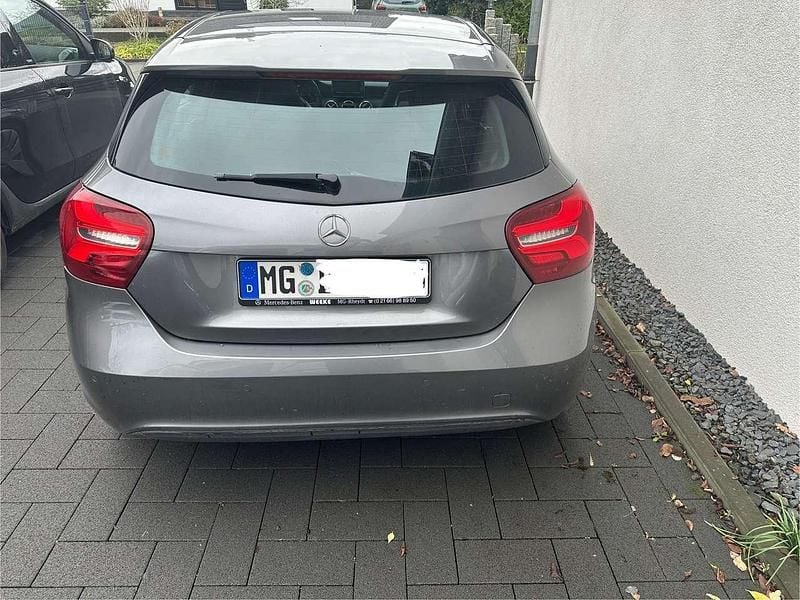 Gebraucht Mercedes A200 136 PS (100 kW) 2017 Grau Kleinwagen