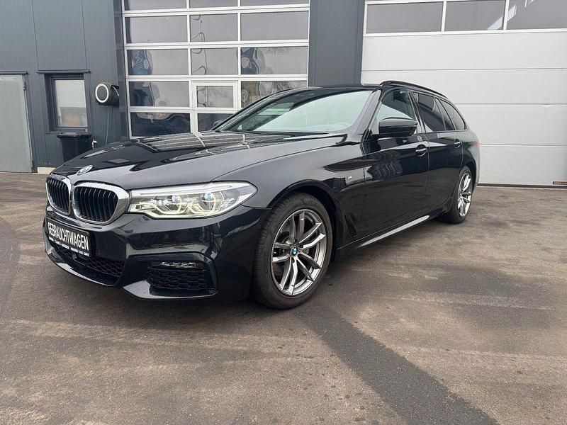 Schwarz Gebraucht 2019 BMW 520 M Sport Kombi | 30.500 € (Teuer) - Bild 1/4