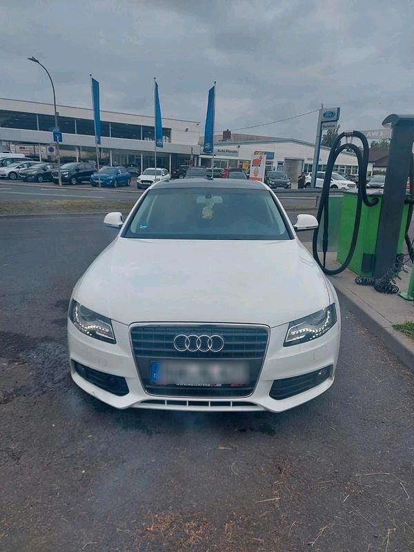 Weiß Gebraucht 2008 Audi A4 S-Line Limousine | 4.900 € (Fairer Preis) - Bild 1/4