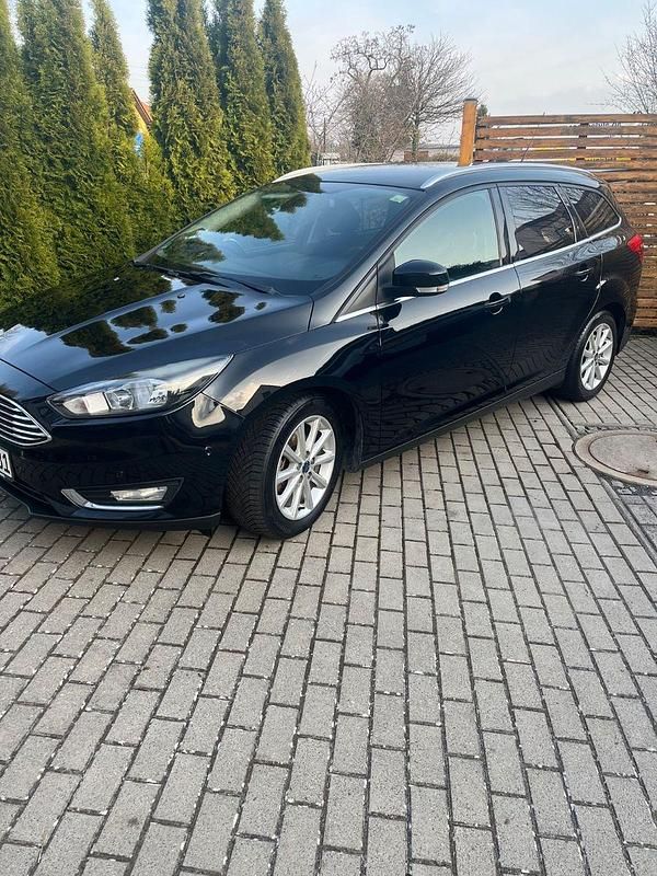 Gebraucht Ford Focus Titanium 125 PS (91 kW) 2015 Schwarz Kombi