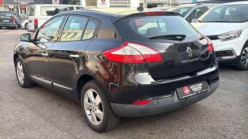 Gebraucht Renault Mégane Dynamique 140 PS (102 kW) 2010 Schwarz Limousine