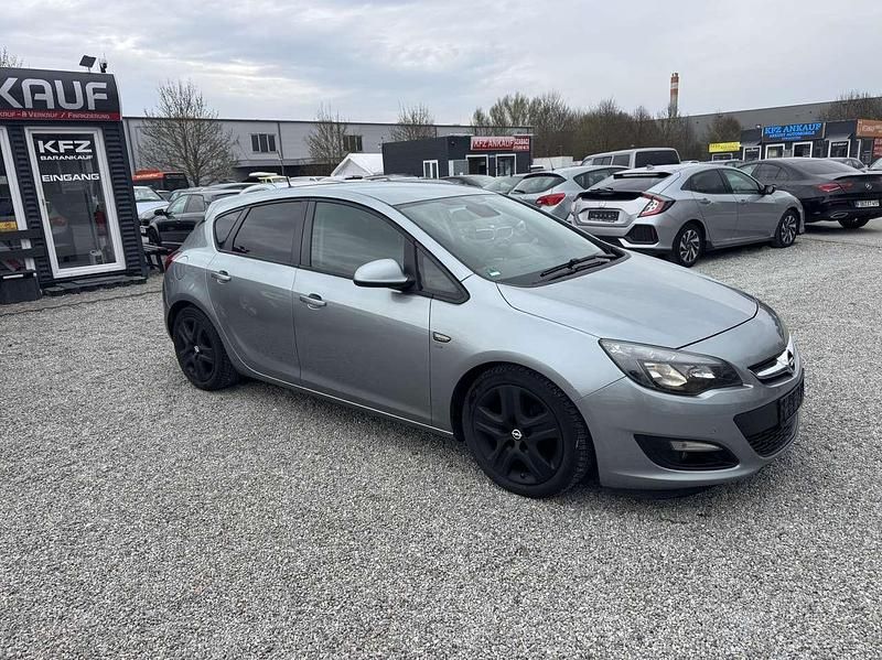 Gebraucht Opel Astra 120 PS (88 kW) 2014 Silbersee/perl silber (m2) Kleinwagen
