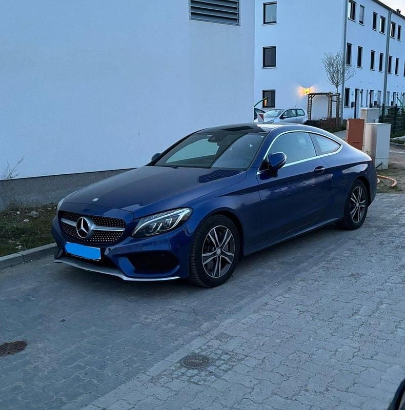 Blau Gebraucht 2016 Mercedes C300 AMG line Coupé | 27.000 € (Fairer Preis) - Bild 1/4