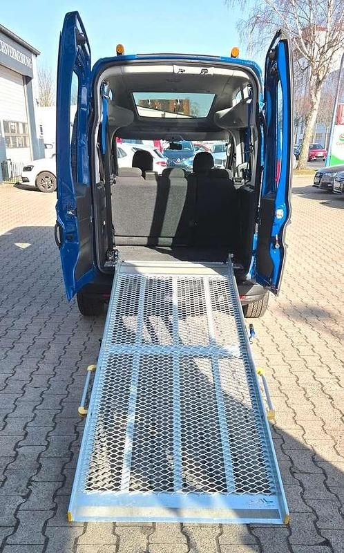 Gebraucht Opel Combo 95 PS (69 kW) 2017 Blau Van / Kleinbus