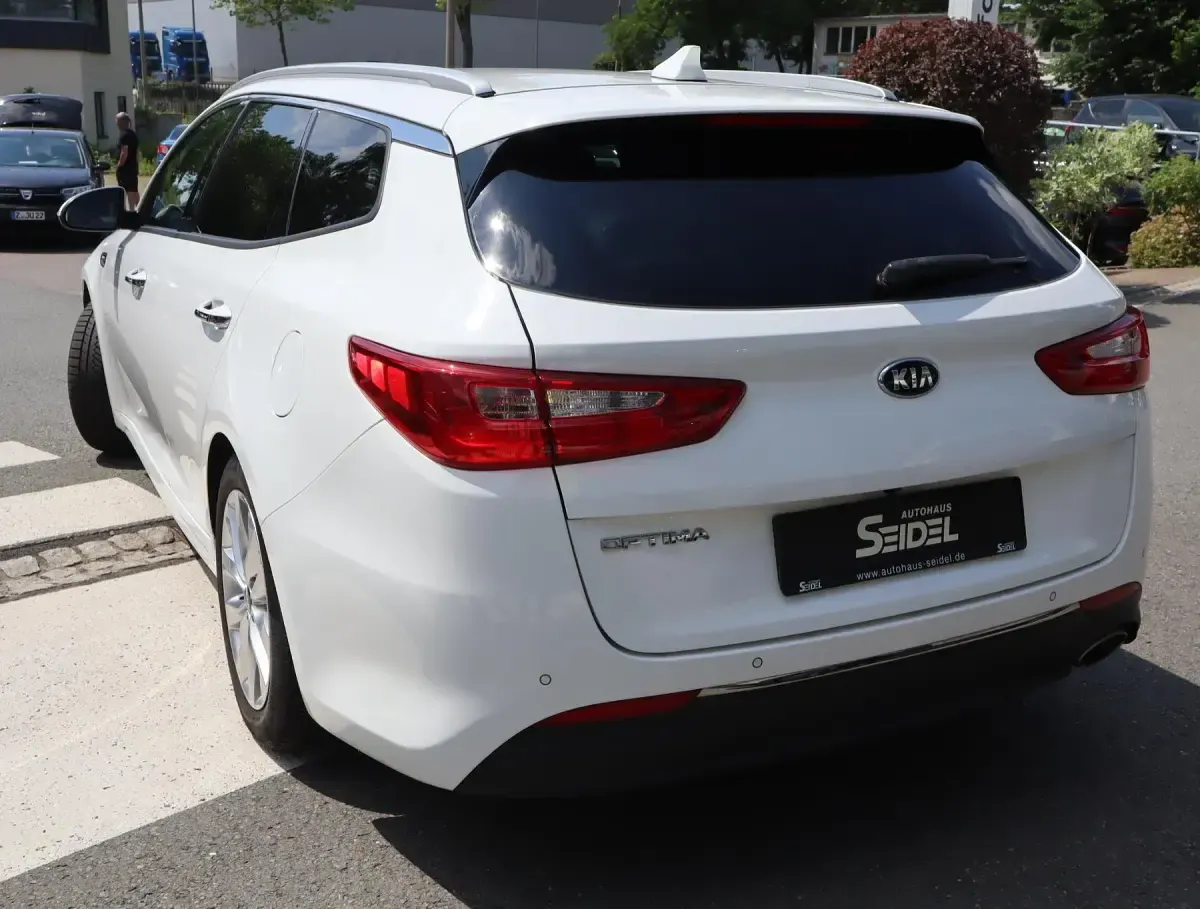 Gebraucht Kia Optima Vision 163 PS (119 kW) 2017 Schneeweiss (weiß) Kombi