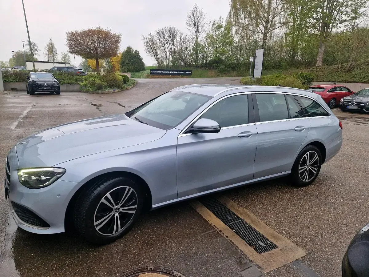 Usado Mercedes E220 194 CV (142 kW) 2021 Plateado Familiar