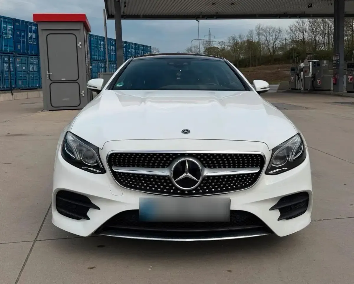 Gebraucht Mercedes E350 AMG 300 PS (220 kW) 2019 Weiß Coupé