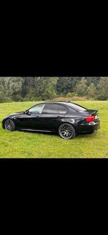 Schwarz Gebraucht 2011 BMW 335 Sport Line Limousine | 14.200 € (Fairer Preis) - Bild 1/4