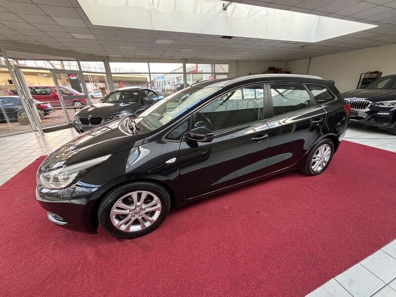 Schwarz Gebraucht 2012 Kia Ceed Sportswagon Edition 7 Kombi | 6.990 € (Fairer Preis) - Bild 1/4