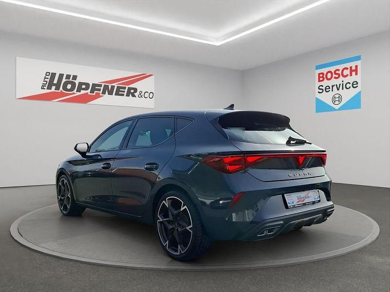 Neu Cupra Leon 150 PS (110 kW) 2025 Blau Limousine