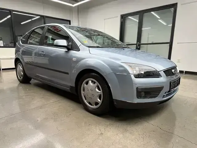 Usata Ford Focus Sport 146 CV (107 kW) 2005 Blu Berlina