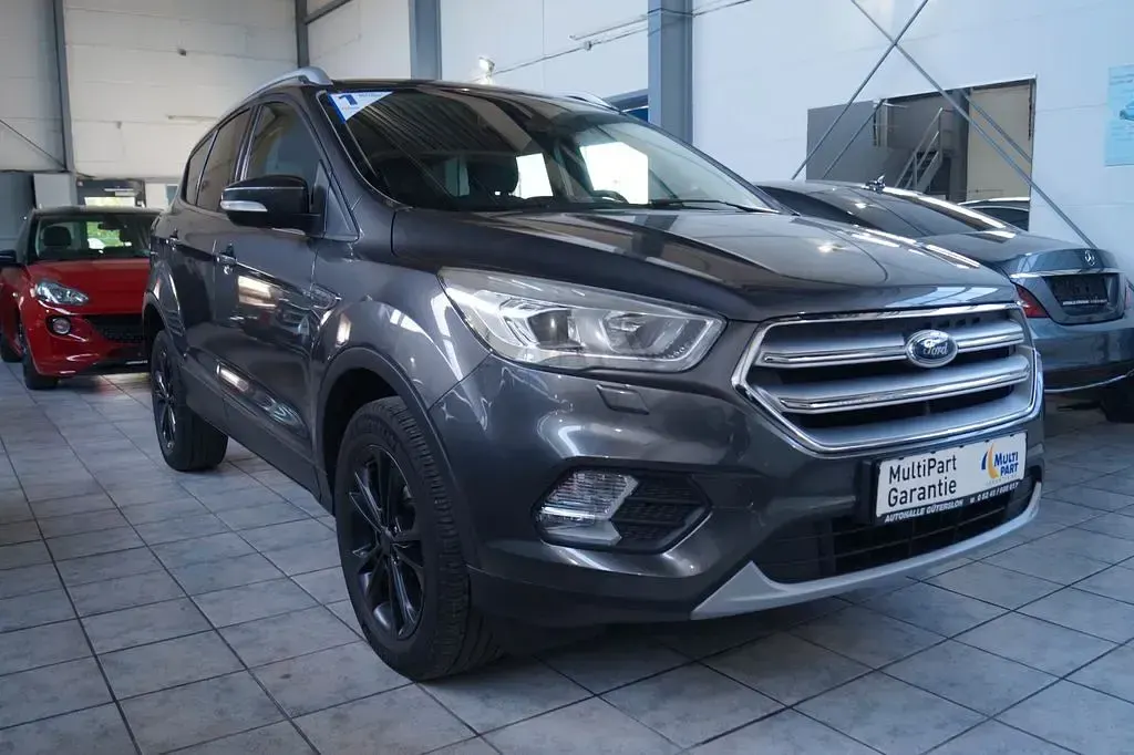 Gebraucht Ford Kuga Titanium 120 PS (88 kW) 2017 Grau SUV