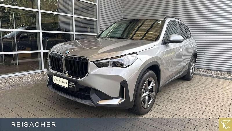 Spacesilber metallic Gebraucht 2024 BMW X1 Efficient Dynamics SUV | 39.649 € (Fairer Preis) - Bild 1/4