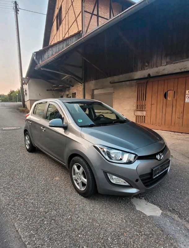 Grau Gebraucht 2012 Hyundai i20 Kleinwagen | 3.800 € (Fairer Preis) - Bild 1/4