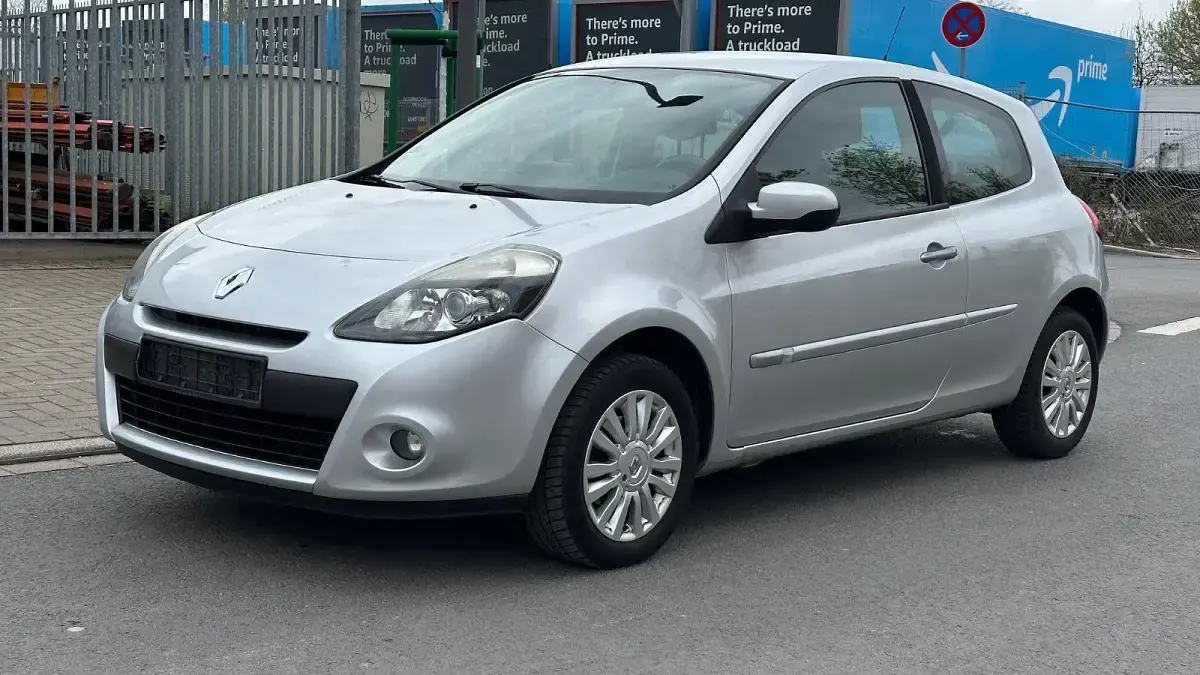 Gebraucht Renault Clio III Dynamique 75 PS (55 kW) 2010 Grau Limousine