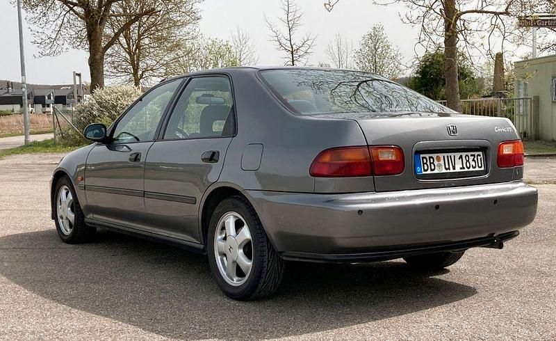 Grau Gebraucht 1992 Honda Civic Limousine | 8.500 € - Bild 1/4