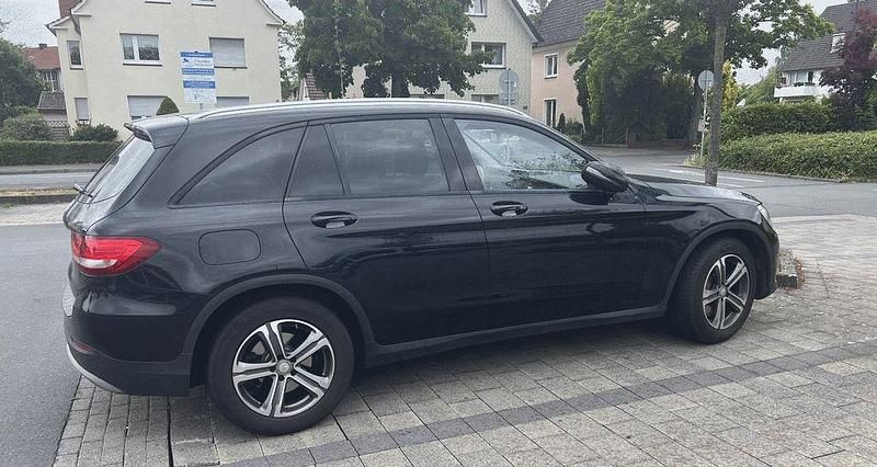 Schwarz Gebraucht 2015 Mercedes GLC220 SUV | 16.500 € (Fairer Preis) - Bild 1/4