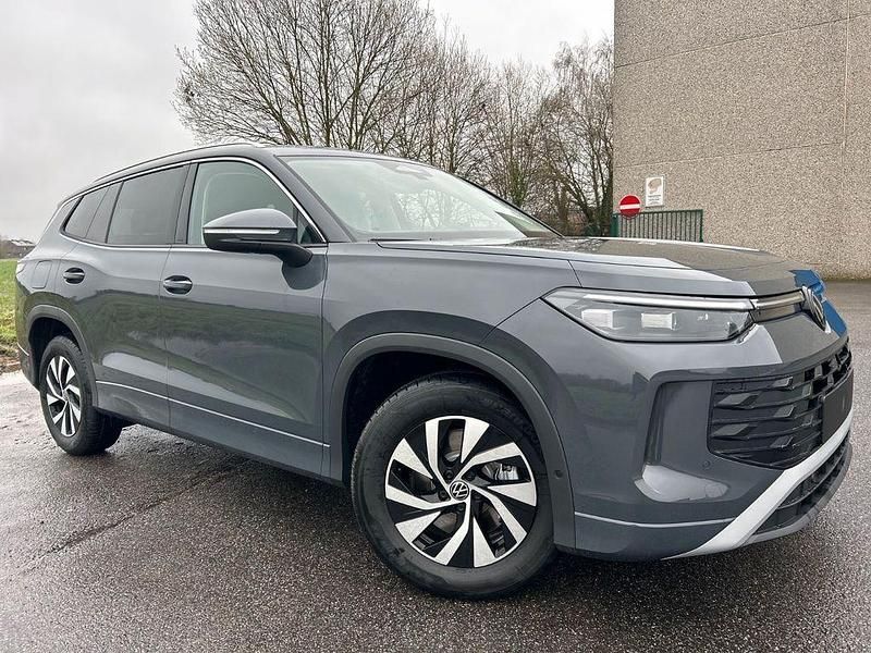 Neu VW Tayron 150 PS (110 kW) 2026 Grau SUV