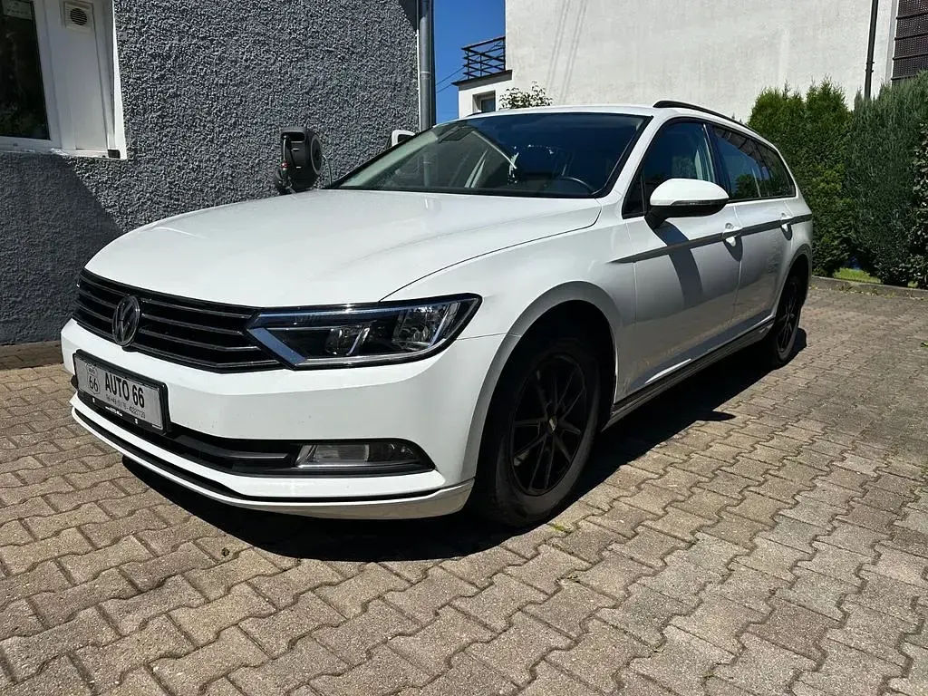 Gebraucht VW Passat 150 PS (110 kW) 2018 Weiß Kombi