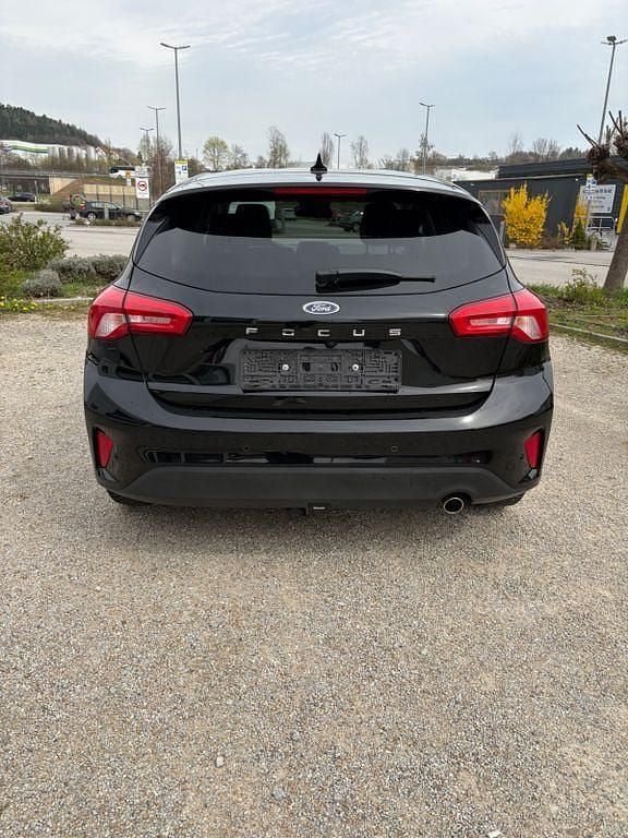 Gebraucht Ford Focus 101 PS (74 kW) 2019 Schwarz Limousine