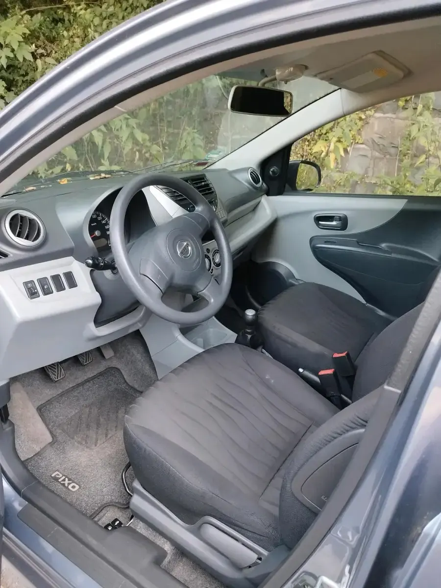 Gebraucht Nissan Pixo 67 PS (49 kW) 2012 Andere farben Kleinwagen