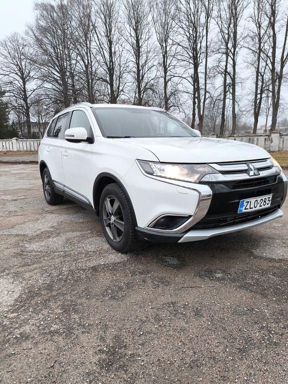 Gebraucht Mitsubishi Outlander Top 150 PS (110 kW) 2017 Weiß SUV