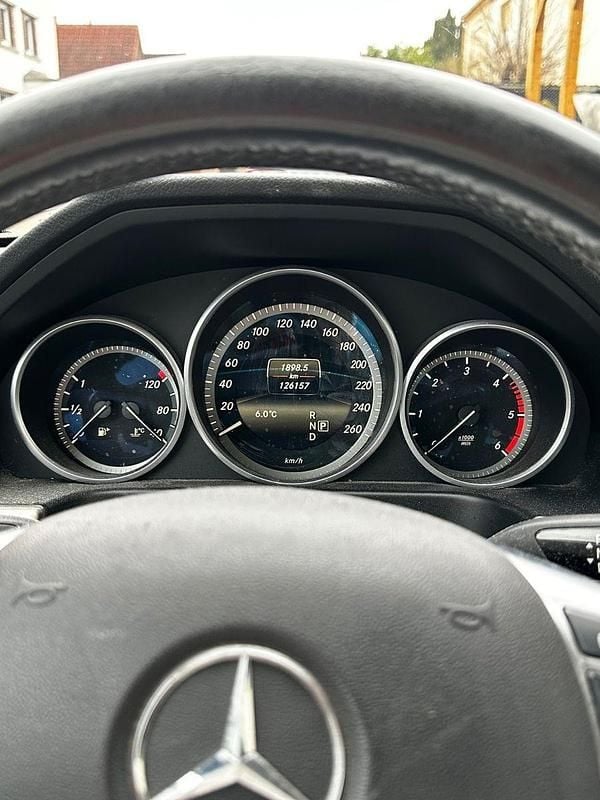 Gebraucht Mercedes E220 Elegance 170 PS (125 kW) 2014 Schwarz Limousine