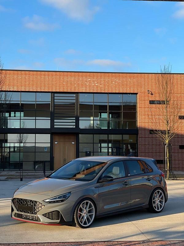 Grau Gebraucht 2021 Hyundai i30 Kleinwagen | 29.499 € (Fairer Preis) - Bild 1/4