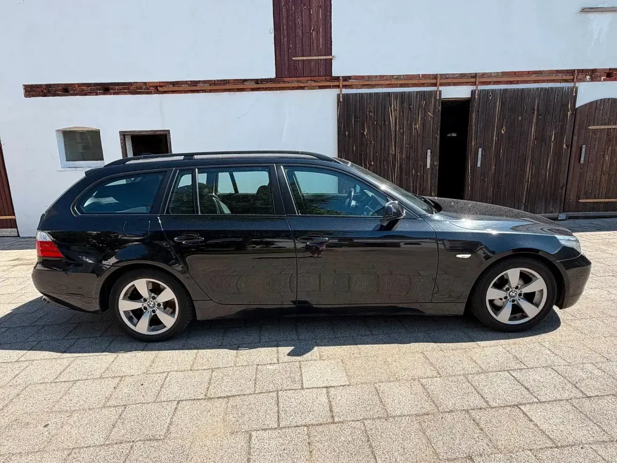 Gebraucht BMW 525 Basis 177 PS (130 kW) 2005 Schwarz Kombi