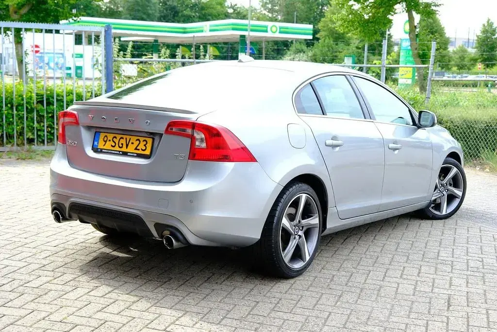 Gebraucht Volvo S60 R-Design 150 PS (110 kW) 2013 Grau Limousine