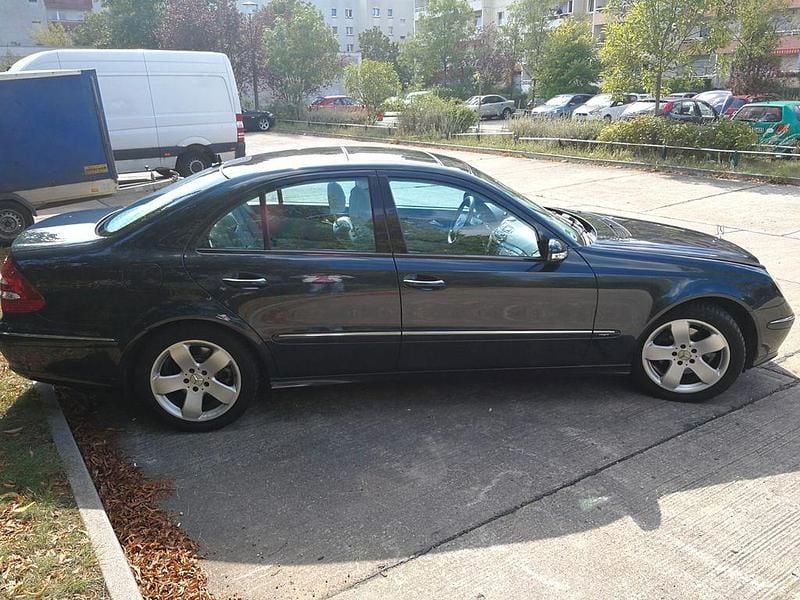 Gebraucht Mercedes E320 Avantgarde 224 PS (164 kW) 2005 Blau Limousine