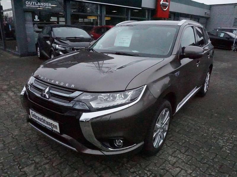 Gebraucht Mitsubishi Outlander P-HEV Plus 121 PS (88 kW) 2017 Granitbraun (m) SUV