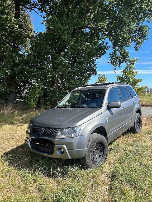 Grau Gebraucht 2009 Suzuki Grand Vitara Comfort SUV | 5.500 € (Fairer Preis) - Bild 1/4