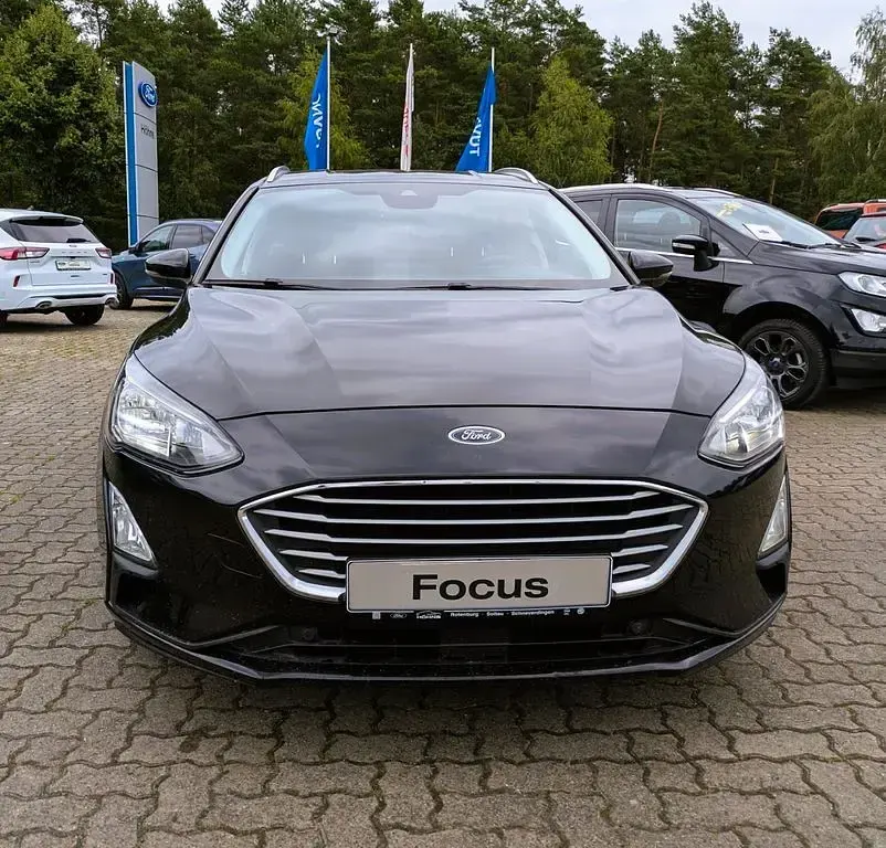Gebraucht Ford Focus Cool & Connect 120 PS (88 kW) 2021 Schwarz Limousine